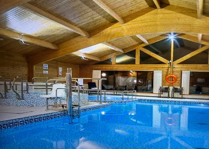 Keer Side Lodge, Luxury Lodge With Private Hot Tub At Pine Lake Resort