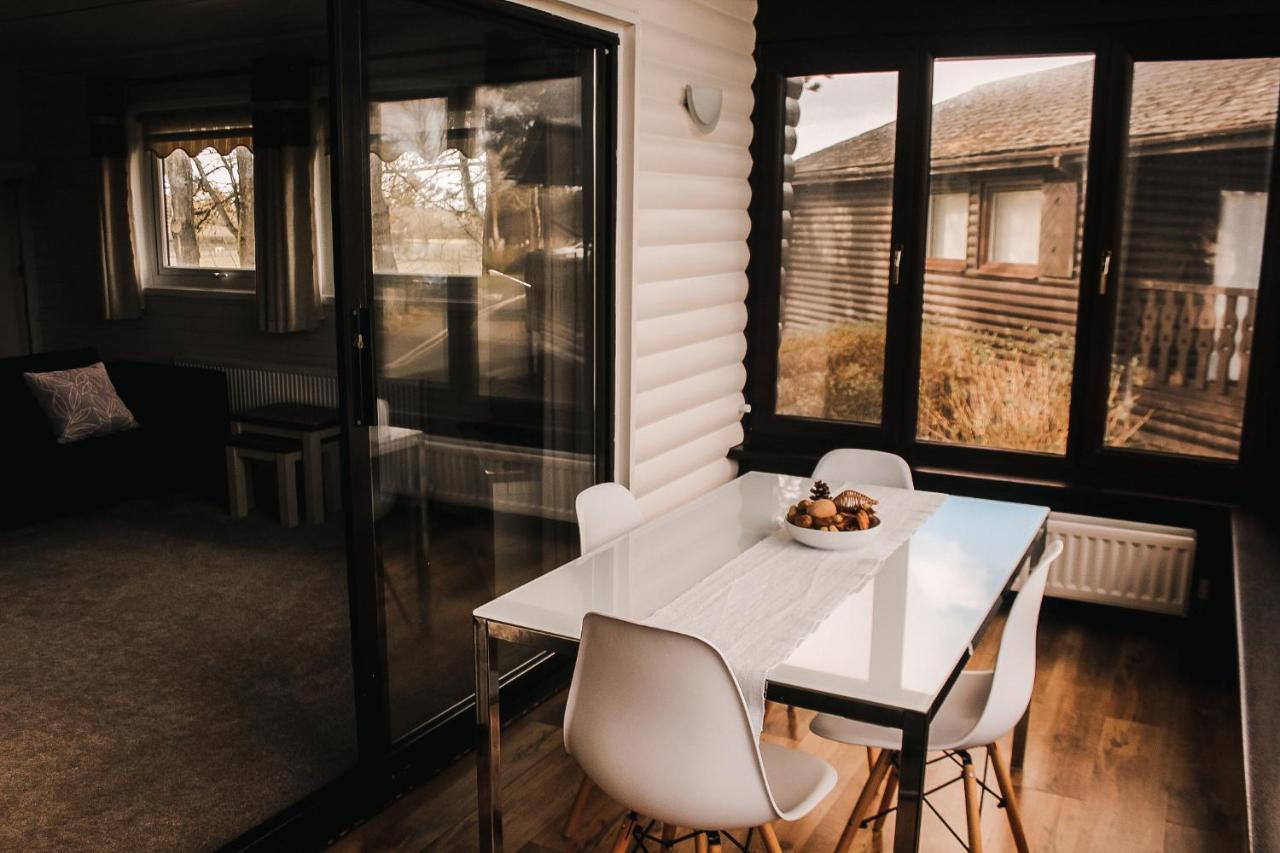 Alojamento de Turismo Selvagem Keer Side Lodge, Luxury With Private Hot Tub At Pine Carnforth