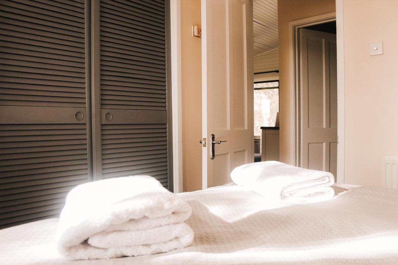Keer Side Lodge, Luxury With Private Hot Tub At Pine Alojamento de Turismo Selvagem Carnforth