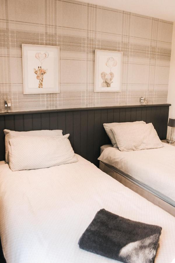 Keer Side Lodge, Luxury With Private Hot Tub At Pine Carnforth