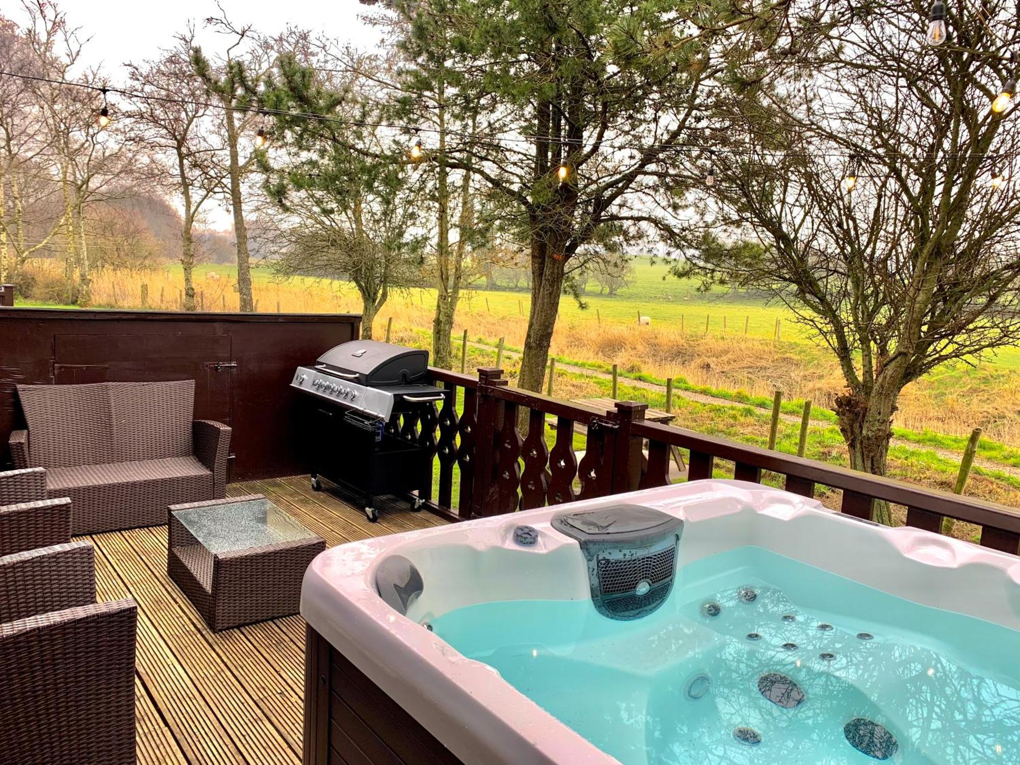 Keer Side Lodge, Luxury With Private Hot Tub At Pine Carnforth