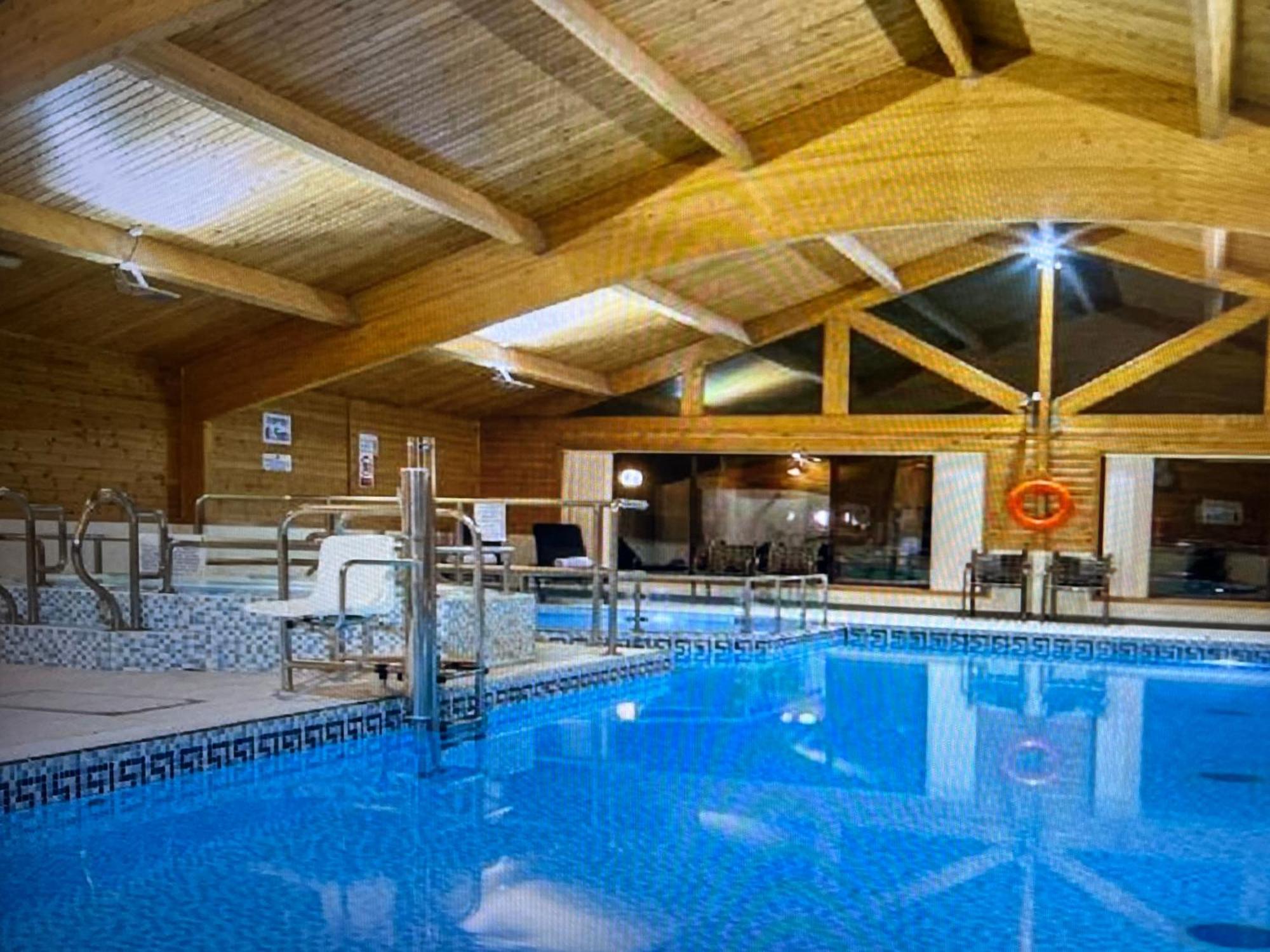 Keer Side Lodge, Luxury With Private Hot Tub At Pine Carnforth